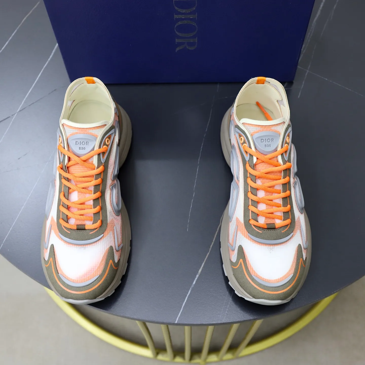 Ex-factory price: 560💰DIOR#B30 COUNTDOWN TECH shoes 1. Inspired by lighter running shoes this season 2. Made of multi-layer transparent nylon upper, futuristic 3. CD30 rubber logo on the tongue/heel to highlight the brand style 4. Equipped with ultra-light foam midsole for the ultimate comfortable wearing experience 5. The entire series uses WELDED (seamless bonding) technology to ensure durability and lightness 6. Full size dopamine color matching, 39-45 (38, 46 customized)